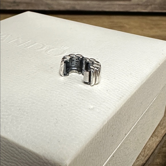 Pandora like new ribbed safety clip s925 ale sterling silver stamped charm - Picture 3 of 3